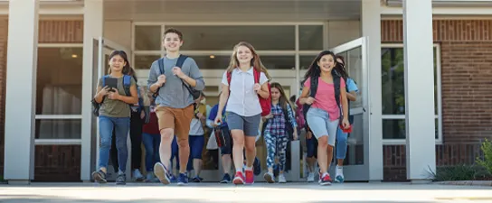 Schülerinnen und Schüler, Schule, Eingang